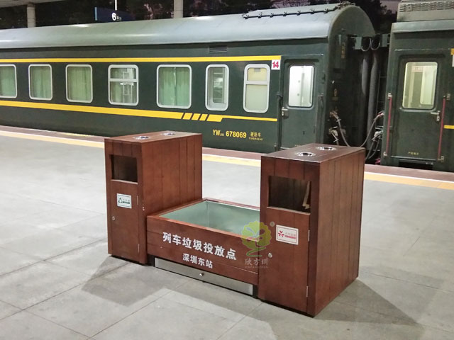 列車(chē)站臺(tái)仿木花箱組合垃圾桶