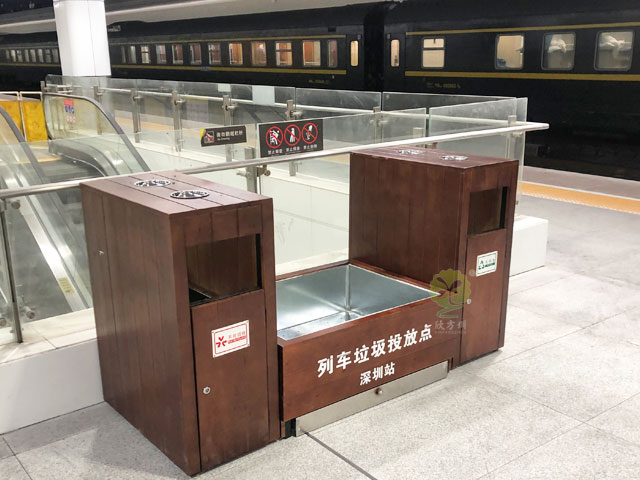 列車(chē)站臺(tái)仿木花箱組合垃圾桶